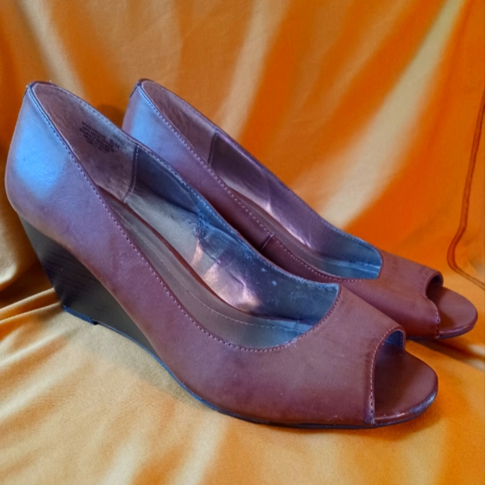 Mootsies Tootsies Taupe open toe wedges women's sz 9.5m (061924A)